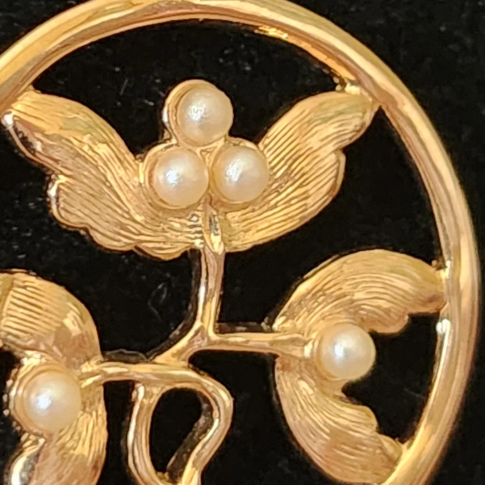VTG Avon Golden Necklace